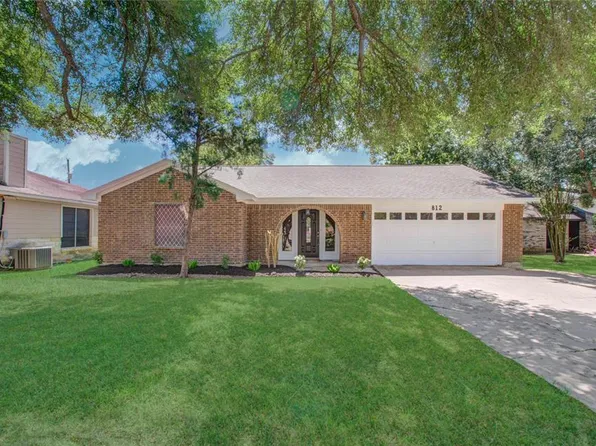 812 Molina Drive, Angleton, TX 77515