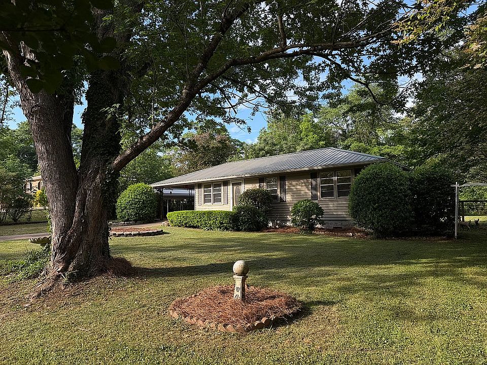1st image of 1824 Gaines Dr