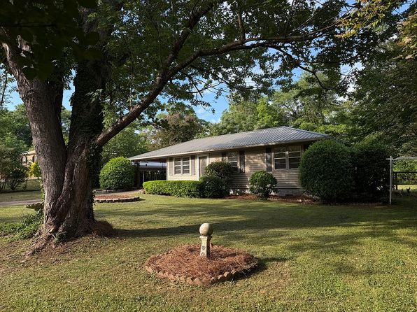 1824 Gaines Dr
