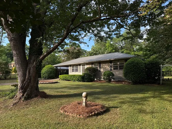 1824 Gaines Dr, Gainesville, GA 30504
