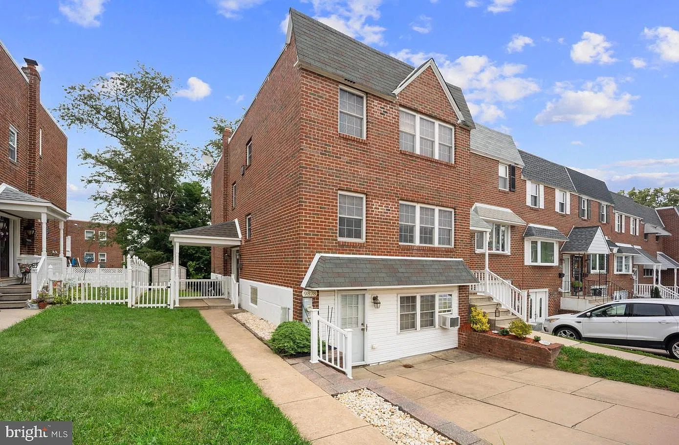 2 bed, 1.0 bath, 900 sqft, $1,900 — Photo 2