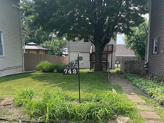 2nd image of 742 Lemington St