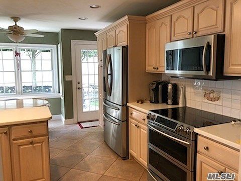 3rd image of 52 Gristmill Dr