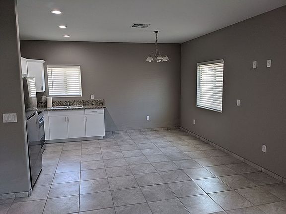 5th image of 3402 N Stone Ave #A