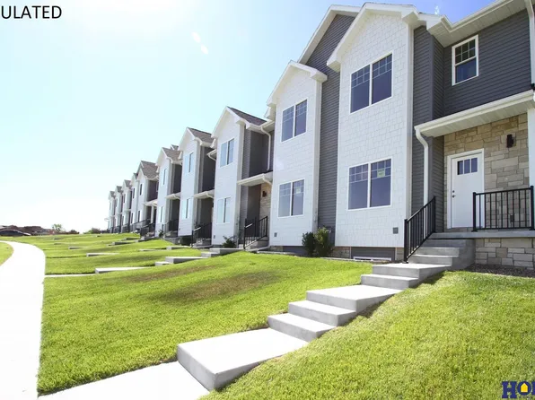 9439 Duckhorn Dr, Lincoln, NE 68526