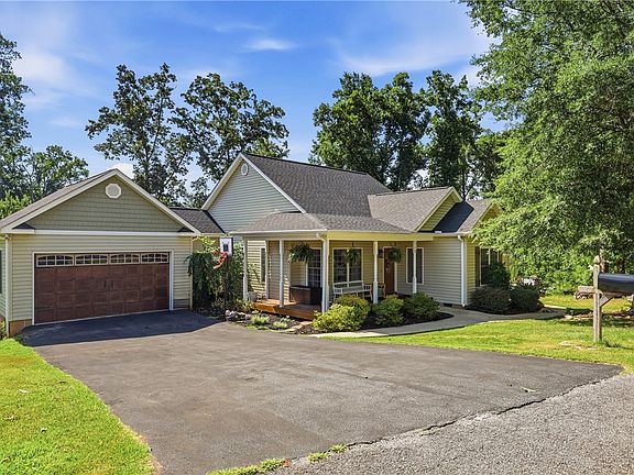 2nd image of 110 Brookside Cir