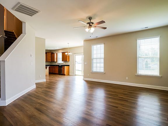 5th image of 422 River Dell Townes Ave