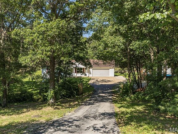 4th image of 687 Woodview Dr