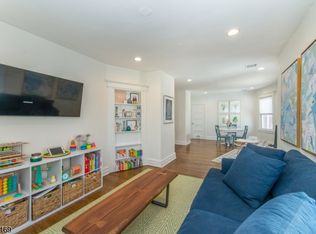 10 Grove Ter #2B, Montclair, NJ 07042