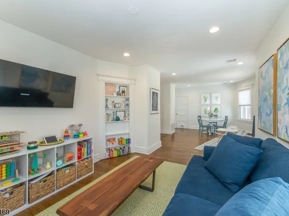 10 Grove Ter #2B, Montclair, NJ 07042