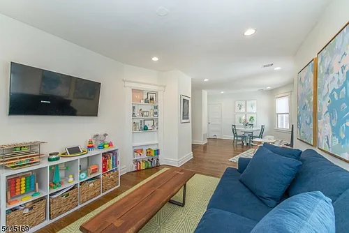 10 Grove Ter #2B Photo 1