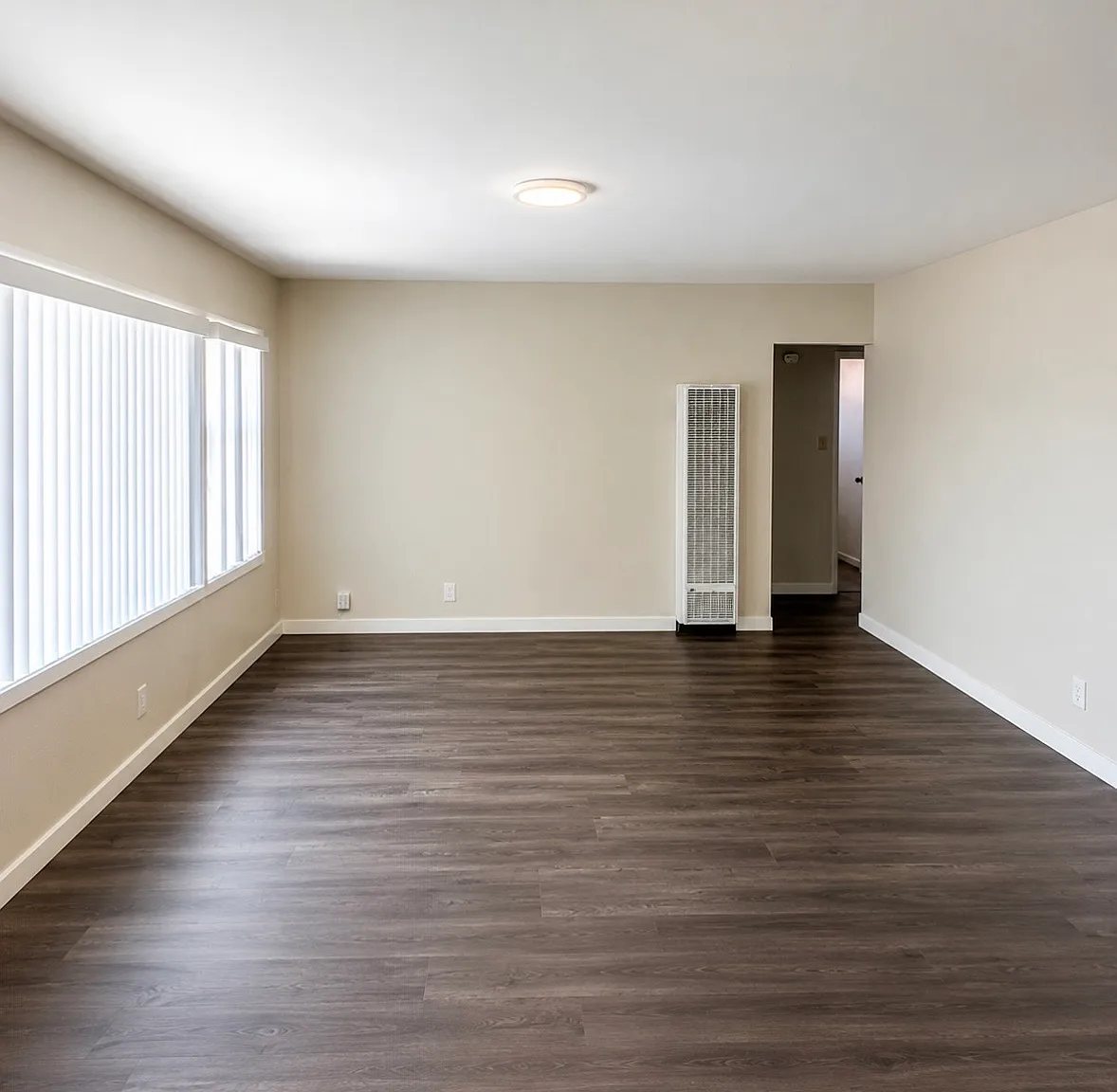 4 bed, 1921 sqft, $3,999 — Photo 2