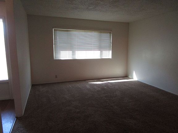 5th image of 404 Coot Ln