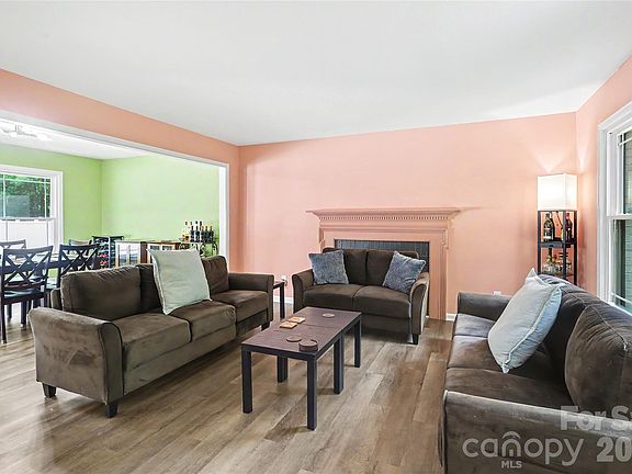 5th image of 227 Dileen Dr