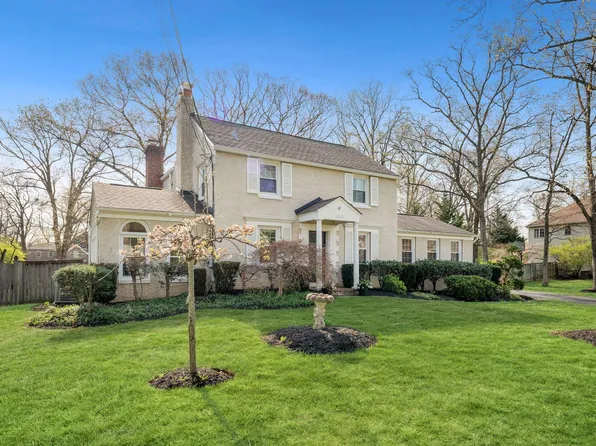 1913 Woodford Rd, Vienna, VA 22182