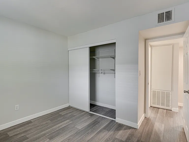 Red Rock Cove Apartments — Photo 15