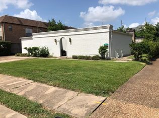 1426 Nantucket Dr, Houston, TX 77057