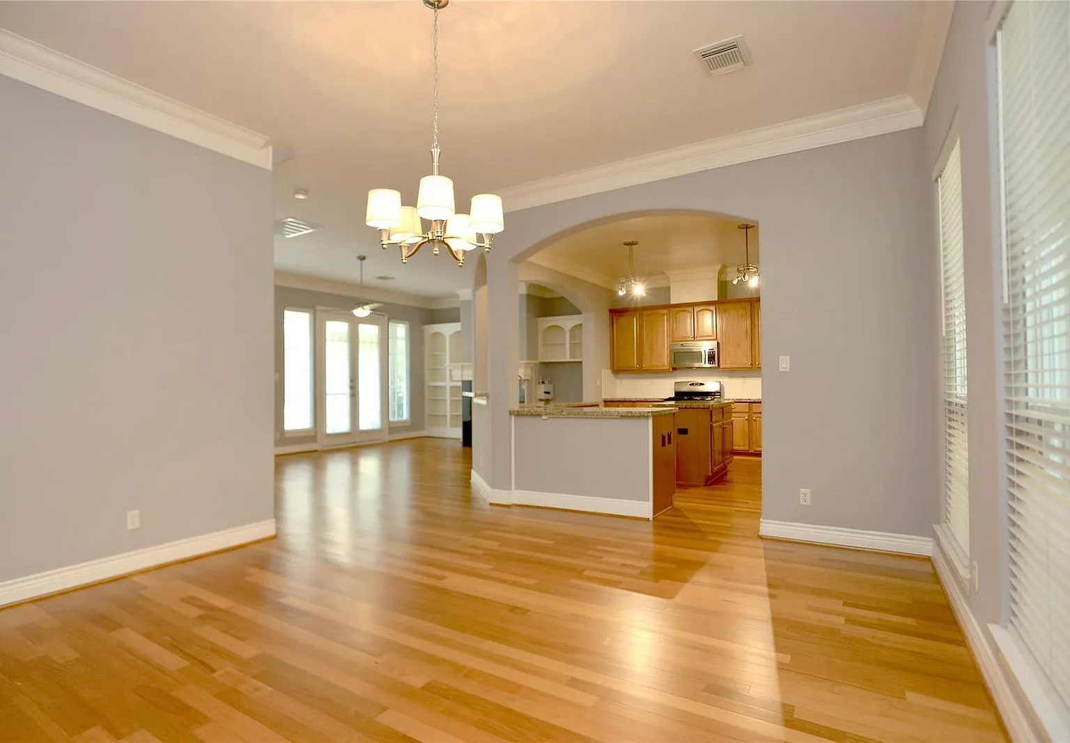 4 bed, 3.5 bath, $3,000 — Photo 2