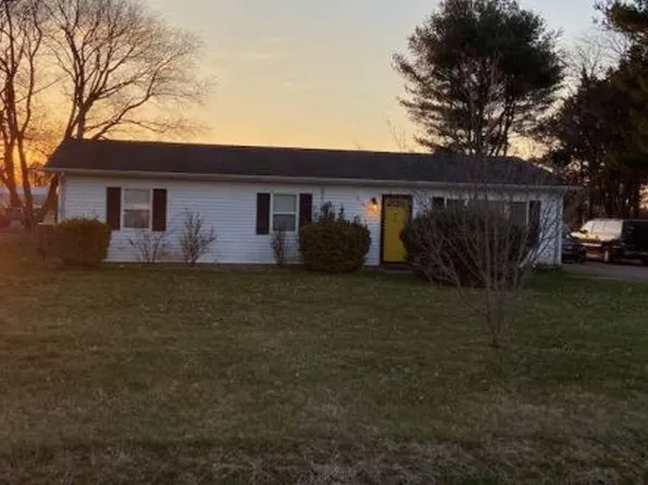 418 Silver Leaf Ln, Dover, DE 19901