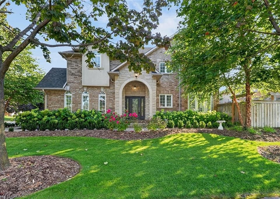 1st image of 37 Hickory Cres