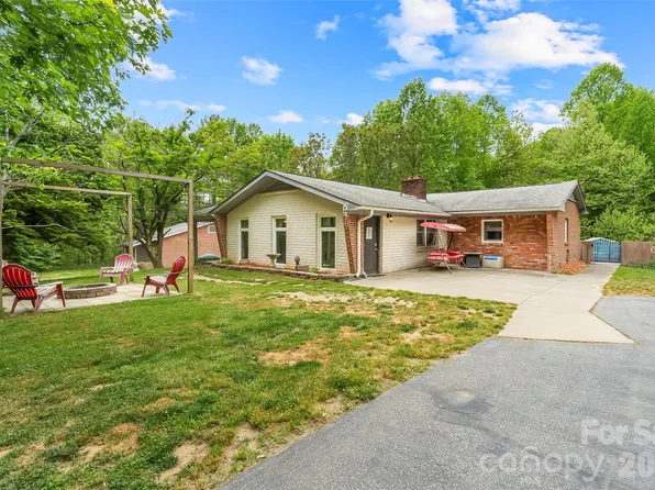 1000 Mountain View Church Rd, Zirconia, NC 28790