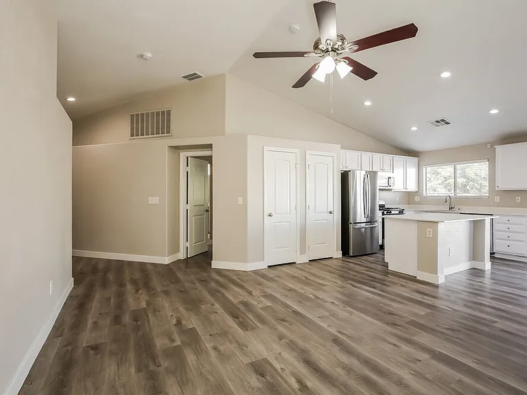 524 W Claxton Ave — Photo 5
