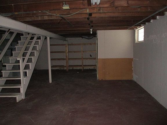 4th image of 10738 S Avenue M