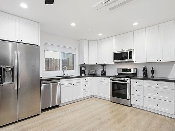 2nd image of 215 32nd St