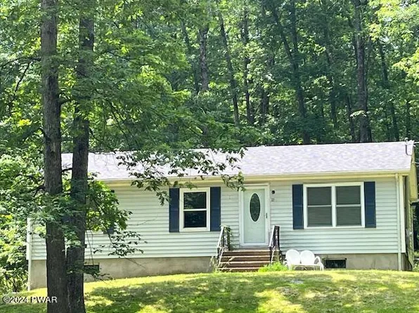 72 Deer Park Ln, Hawley, PA 18428
