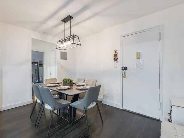 84-01 Main Street #527, Briarwood, NY 11435