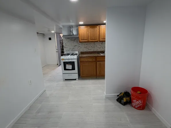 (undisclosed Address), Saint Albans, NY 11412