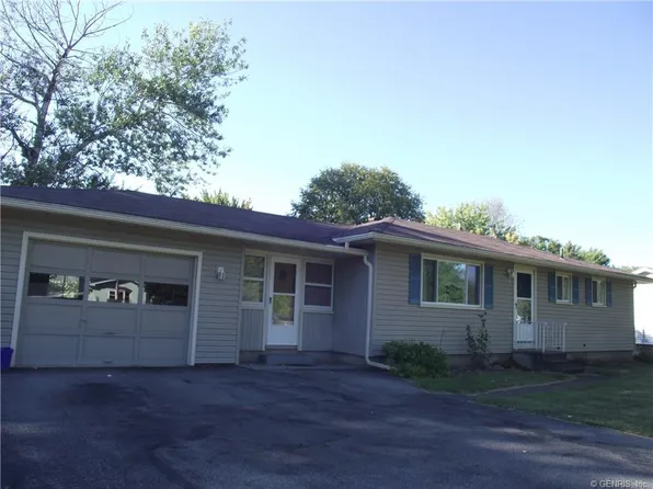 41 Vollmer Pkwy, Rochester, NY 14623