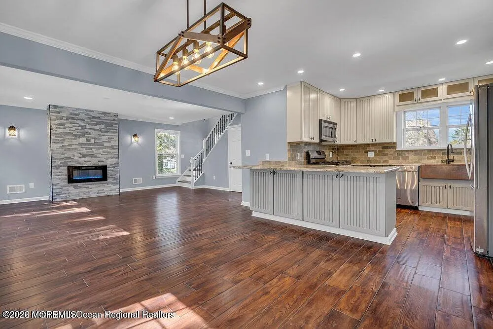 1307 Holmes Avenue photo 1
