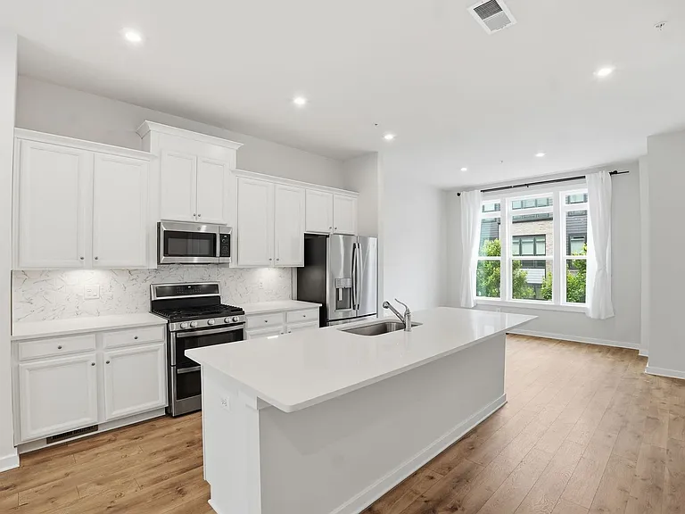 8178 Red Hook St — Photo 2