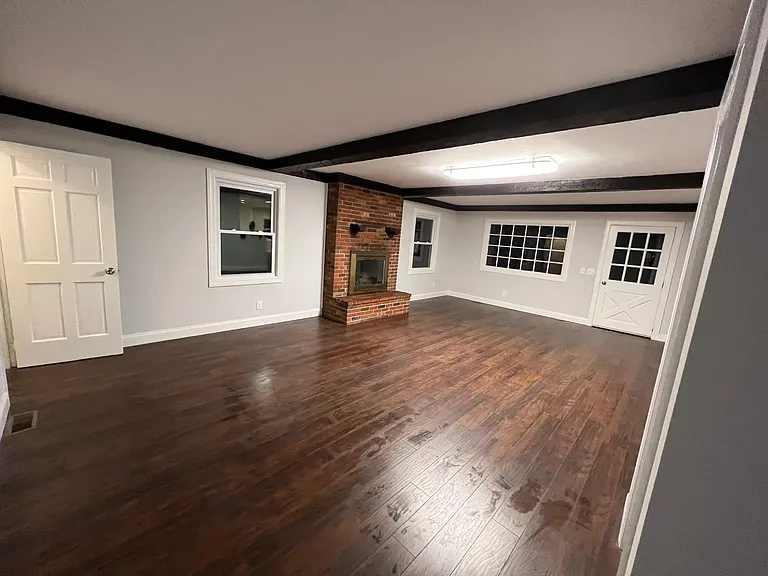 9 Hobart St — Photo 10