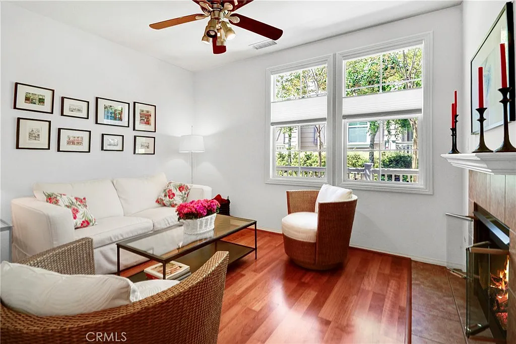3 bed, 2.5 bath, 1736 sqft, $4,395 — Photo 4