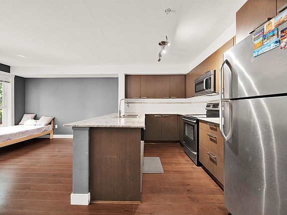 5th image of 13883 Laurel Dr #201