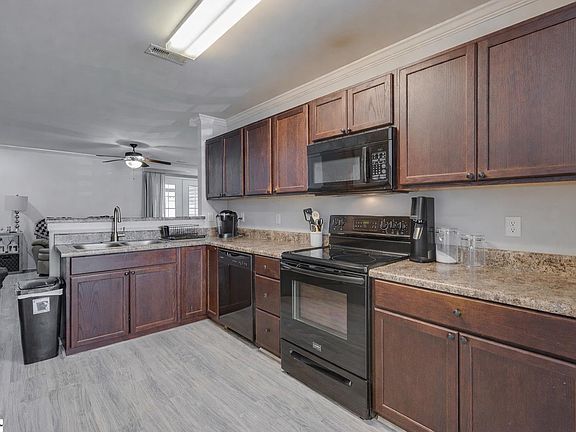 5th image of 1122 E Lee Rd