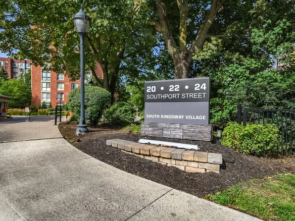 20 Southport St #521, Toronto, ON M6S 4Y8