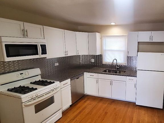 5th image of 5836 Sunrise Ave #1