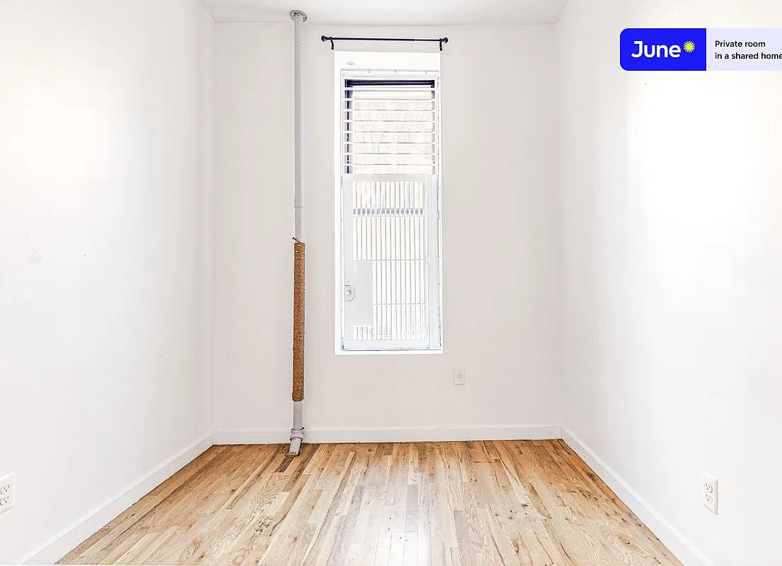Full bedroom in 4 bed/2 bath home in Hamilton Heights #1683 B — Photo 4