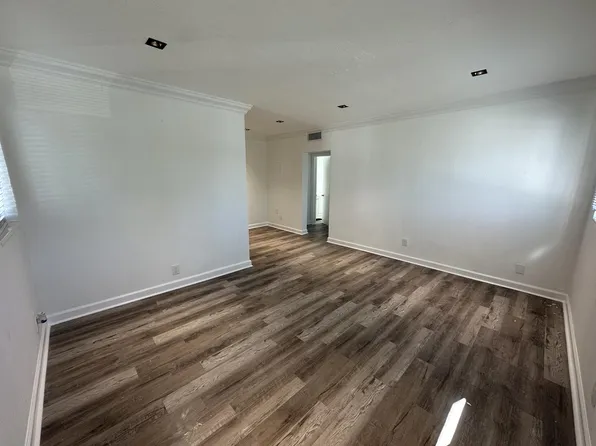 1949 NE 172nd St, Miami, FL