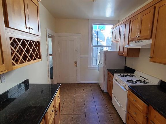 3rd image of 1798 Grove St APT 6
