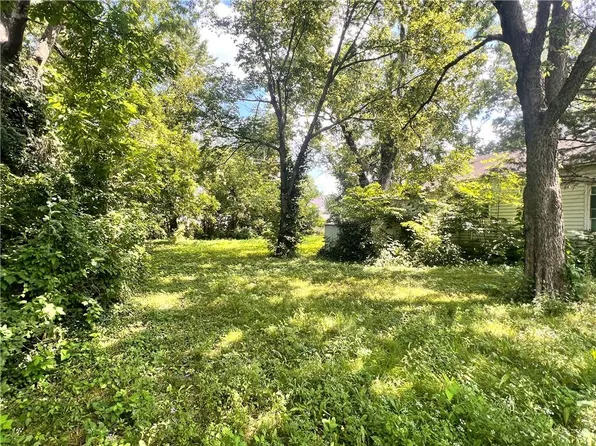 120 W 3rd St, Adrian, MO 64720