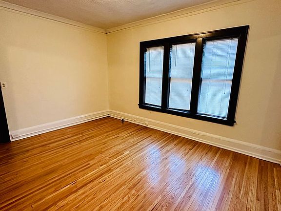 4th image of 1619 Lagoon Ave S #302