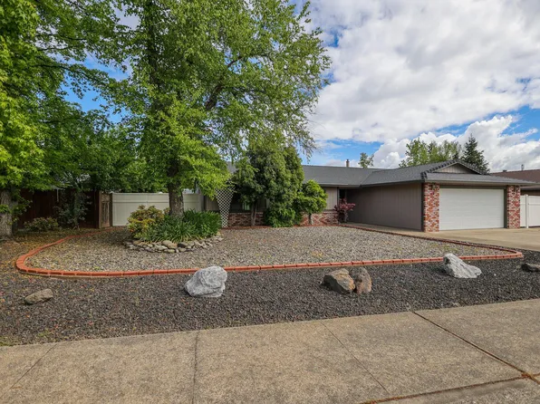452 Woodhill Dr, Redding, CA 96003