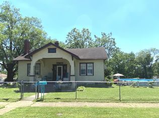 403 Jefferson St, De Soto, MO 63020