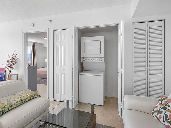 5th image of 816 NW 11th St APT 607