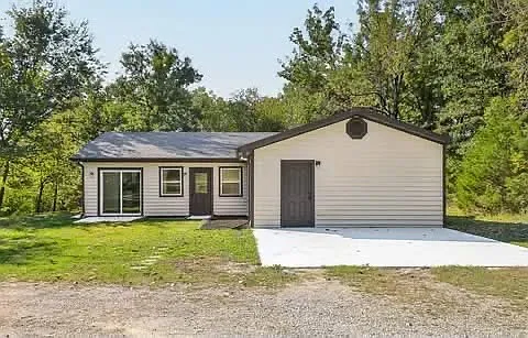 3 bed, 1856 sqft, $1,700 — Photo 1