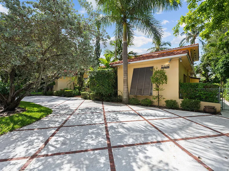 2400 Delmar Pl — Photo 44